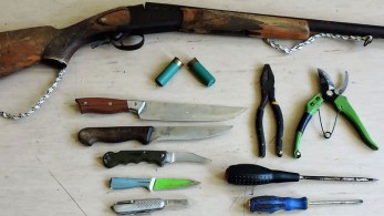 Μολότοφ, σιδηρόβεργες και μαχαίρια εντοπίστηκαν σε συνδέσμους του ΠΑΟΚ και του Άρη