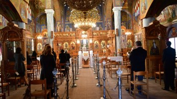 Ζάκυνθος: Σε αργία 14 ιερείς που δεν δέχτηκαν να εμβολιαστούν – Τρικάκια πέταξαν αρνητές