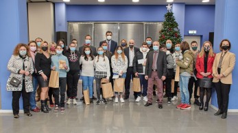 Χριστουγεννιάτικα κάλαντα στα κεντρικά γραφεία της Νέας Δημοκρατίας