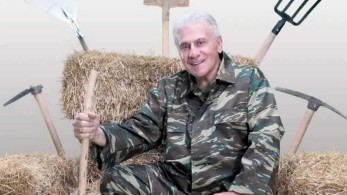 Νίκος Γ. Σακελλαρόπουλος: Καβαλάρης, αοιδός, Ζορρό,  τώρα και Πανίκας φάρμερ