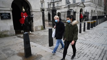 Βρετανία: 14 θανάτοι και 129 νοσηλείες εξαιτίας της Omicron