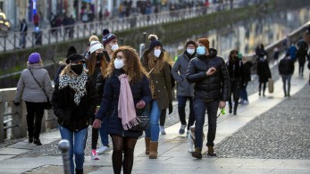 Φάουτσι: Η Όμικρον σαρώνει όλο τον κόσμο