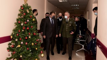 Επίσκεψη Παναγιωτόπουλου στα στρατιωτικά νοσοκομεία