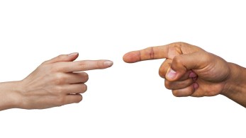 Χώρισε τη γυναίκα του επειδή… εμβολιάστηκε