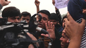 Πακιστάν: Περισσότερες από 100 συλλήψεις μετά το λιντσάρισμα μέχρι θανάτου διευθυντή εργοστασίου