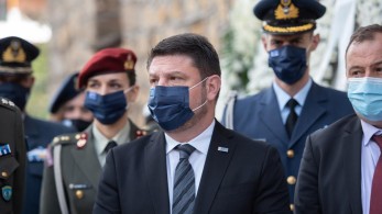 Στη νεκρώσιμο ακολουθία του ήρωα έφεδρου ανθυπασπιστή Χ. Καραγκούνη ο υφυπουργός Εθνικής Άμυνας