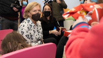 Μίνα Γκάγκα- Δόμνα Μιχαηλίδου: Κοντά στα εγκαταλελειμμένα παιδιά