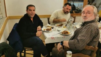 Τσίπουρα στα Τρίκαλα για τον τουρίστα Τσίπρα