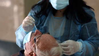 Κορωνοϊός: “Μαύρη Τρίτη” με 21.657 νέα κρούσματα – 60 θάνατοι, 635 διασωληνωμένοι