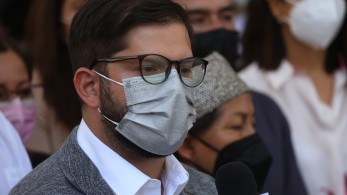 Μιχάλης Δεμερτζής: Ο νέος αριστερός “σωτήρας” έρχεται από τη Χιλή