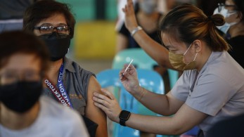 Φιλιππίνες: Θα συλλαμβάνονται οι ανεμβολίαστοι που θα βγαίνουν από το σπίτι τους