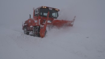 Στα τρία μέτρα έφτασε το χιόνι στη Σαμοθράκη