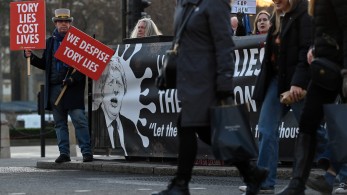 Ποιος Τζόνσον; Πάρτι, φιλιά και τροπικές αποδράσεις εν μέσω κορωνοϊού