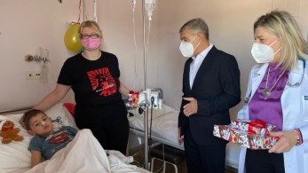 Ο Κ. Αγοραστός μοίρασε δώρα στα παιδιά που νοσηλεύονται στο ΓΝΛ