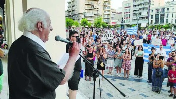Αρνητές της Πάτρας ζητούσαν πραξικόπημα και σύλληψη της Σακελλαροπούλου
