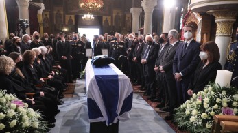 Η Ελλάδα αποχαιρετά τον Κάρολο Παπούλια Η Ελλάδα αποχαιρετά τον Κάρολο Παπούλια