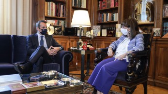 Συνάντηση Μητσοτάκη με Σακελλαροπούλου το μεσημέρι