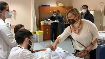 Τα νοσοκομεία «Γεννηματάς» και «Σωτηρία» επισκέφτηκε η Μίνα Γκάγκα
