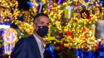 Η κουλτούρα του κόμπλεξ τα έβαλε με τον Μπακογιάννη