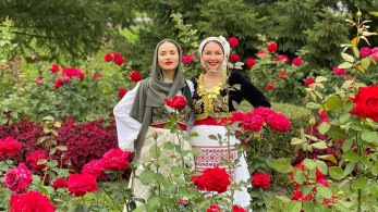 «Ένας κόσμος- μια αγάπη- ένας χορός»: Έλληνες από διάφορες γωνιές του πλανήτη ενώθηκαν σε ένα βίντεο