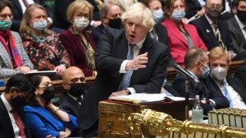 Μίρορ: Τα “πάρτι της Παρασκευής” γίνονταν συστηματικά με παρότρυνση του ίδιου του Μπόρις Τζόνσον και με άφθονο αλκοόλ