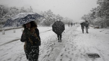 Πώς η κακοκαιρία “φρενάρει” την εξάπλωση του κορωνοϊού