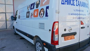 Ασθενοφόρο για τα αδέσποτα ζώα συντροφιάς απέκτησε ο δήμος Σαλαμίνας-Το “ευχαριστώ” του δημάρχου στον Γρηγόρη Δημητριάδη