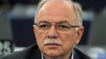 Το τερμάτισε ο Παπαδημούλης: Συγκρίνει τη δολοφονία Λαμπράκη με τη σκευωρία Novartis!