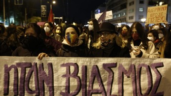 «Αδελφή μου εγώ σε πιστεύω»: Συγκέντρωση αλληλεγγύης  για την 24χρονη (pics)