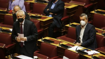 Για γέλια και για κλάματα: Άφαντοι από τη Βουλή οι Συριζαίοι