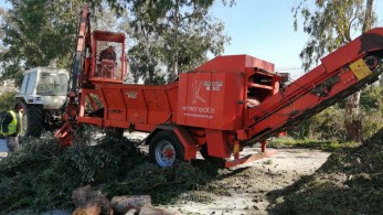 Απομάκρυνε τα  δέντρα  που έσπασαν από την κακοκαιρία ο Δήμος Αθηναίων