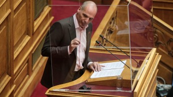 Γιάνης Βαρουφάκης : Αλλα ντ’ άλλα της… Κυριακής το γάλα
