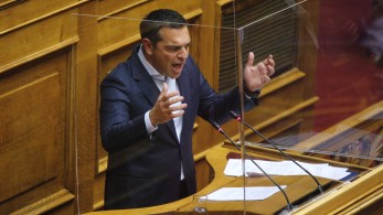 Σε παράκρουση ο Τσίπρας: Είπε στον Μητσοτάκη να ζητήσει… συγνώμη για το Μάτι