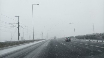 Σε εξέλιξη το σφοδρότερο κύμα του χιονιά