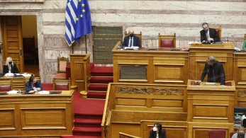 Βουλή: Σφοδρή σύγκρουση Άδωνι με “τον αρχηγό του αντιεμβολιαστικού κινήματος” Πολάκη