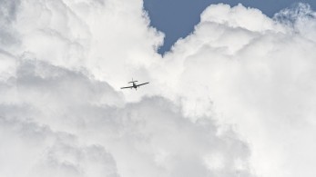 Αεροσκάφος έκανε αναστροφή επειδή επιβάτιδα αρνήθηκε να φορά τη μάσκα της