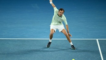 Australian Open: Προηγείται (2-1) του Τσιτσιπά ο Μεντβέντεφ