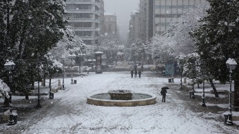 Κακοκαιρία «Ελπίς»: Οι αρμόδιοι συνιστούν μόνο απαραίτητες μετακινήσεις τις επόμενες 48 ώρες (vid)