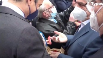 Το δώρο στον Μητσοτάκη για να… ξυρίσει Τσίπρα και Πολάκη (vid)