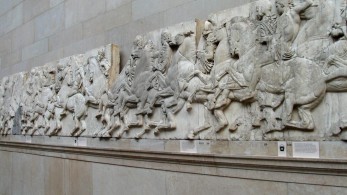 The Guardian: Τα γλυπτά του Παρθενώνα ανήκουν στην Ελλάδα