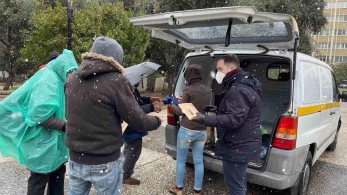 Κακοκαιρία: Ο ΟΚΑΝΑ διένειμε γάντια, κασκόλ και κουβέρτες στους ουσιοεξαρτημένους (pics)