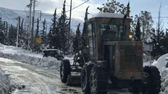 Οι Ένοπλες Δυνάμεις βοηθούν και δήμους-Στη μάχη για τη διάνοιξη δρόμων
