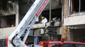 Έκρηξη σε κτίριο στη Συγγρού: Βομβαρδισμένο τοπίο το σημείο-Διαρροή αερίου η πιθανότερη αιτία