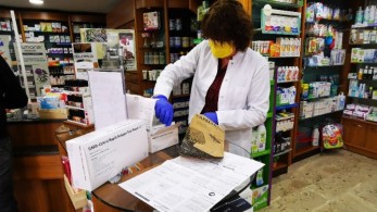 Παρατείνεται η διάθεση των self test για μαθητές και εκπαιδευτικούς ως τη Δευτέρα 24/1