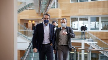 Επίσκεψη Μητσοτάκη στη Viva Wallet: Ψήφος εμπιστοσύνης στην εταιρεία και τη χώρα η επένδυση της JP Morgan