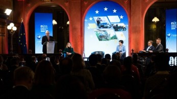 Μπορέλ για τον κίνδυνο των “αόρατων πολέμων”: “Όπλα” μετανάστες, εμβόλια, ενέργεια