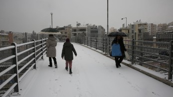Κακοκαιρία «Ελπίς»/Αττική: Άρχισαν να κλείνουν οι πρώτοι δρόμοι λόγω του χιονιά