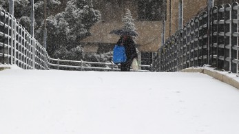 Κακοκαιρία: Έκλεισαν στις 12:00 οι δημόσιες υπηρεσίες