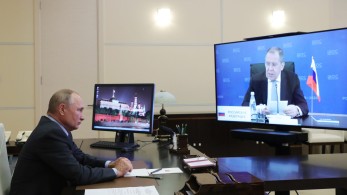 Η ΕΕ «γονατίζει» Πούτιν και Λαβρόφ: «Παγώνουν» τα περιουσιακά τους στοιχεία