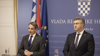 Χαμένη στη μετάφραση η αγχωμένη διερμηνέας των δηλώσεων Μητσοτάκη-Πλένκοβιτς (vid)
